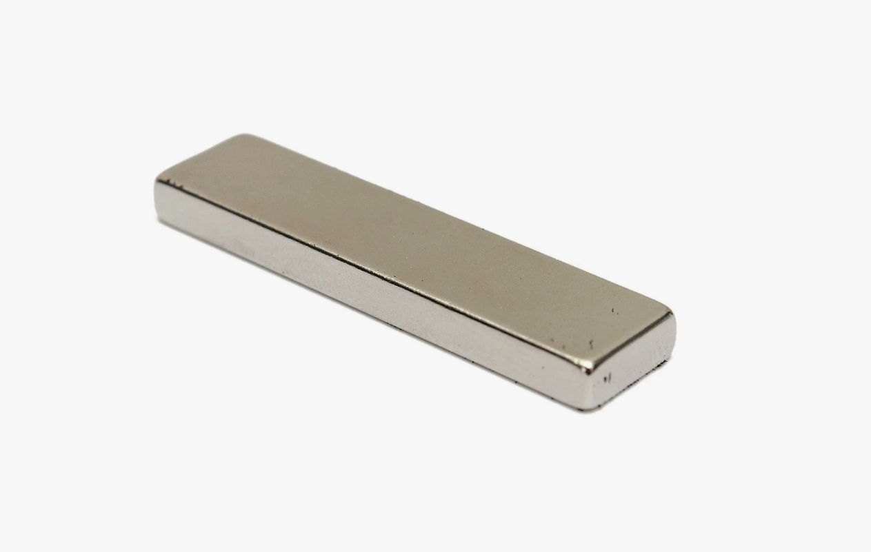 Магнит неодимовый призма 40x10х3 N35